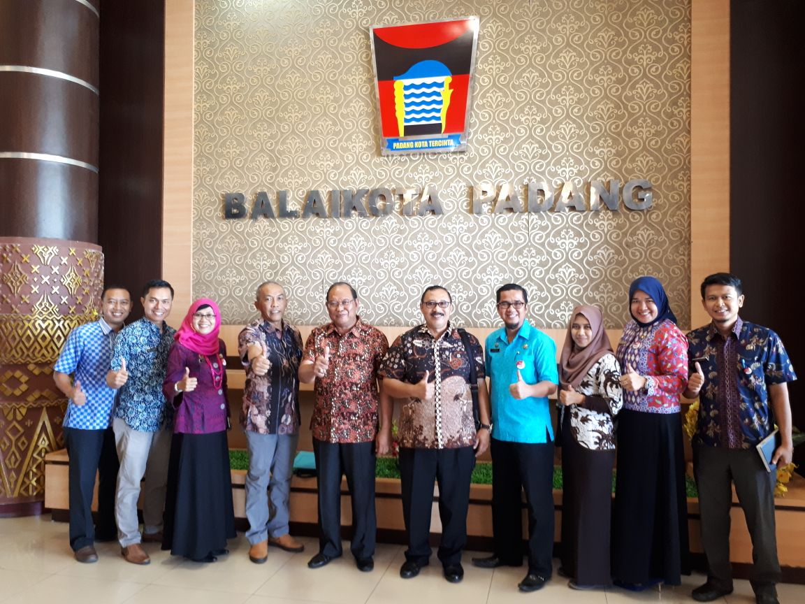 Studi Komparatif Pemerintah Kabupaten Tulungagung tentang Kelembagaan ULP Kota Padang